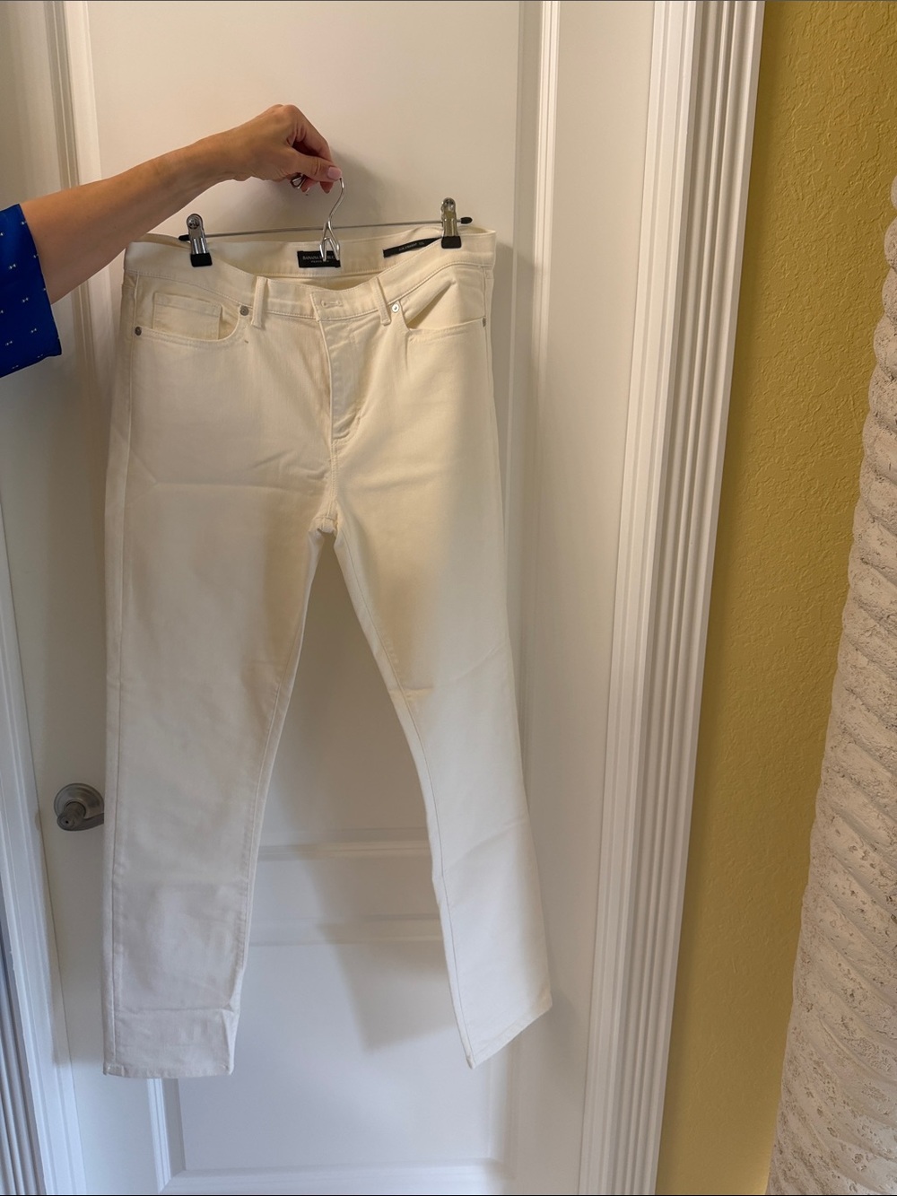 Women’s Cream Straight-Leg Jeans